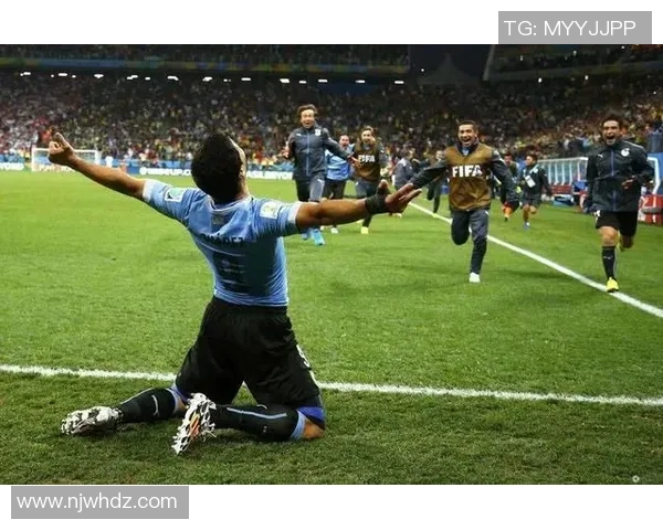 足球明星华丽走红地毯瞬间回顾时尚与运动的完美结合